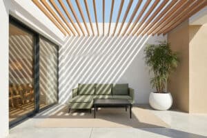 Alternative view of Hunter sofagruppe 3-seter med sjeselong og bord – Sunbrella almond